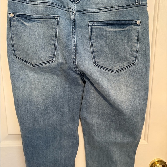 📦 Judy Blue Mid Rise Relaxed Fit Jeans *EXCELLENT CONDITION* - Picture 5 of 9